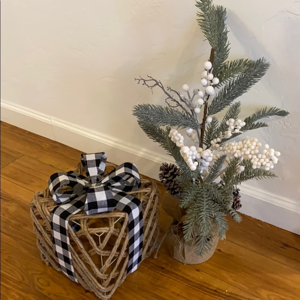 NWOT SEASONAL DECORATION